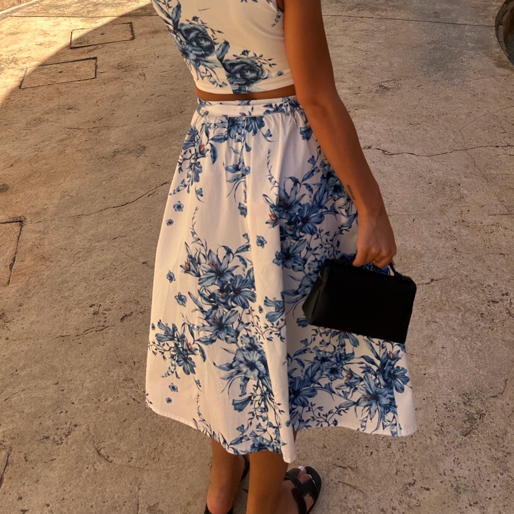 Zara Floral Blue and White midi Skirt